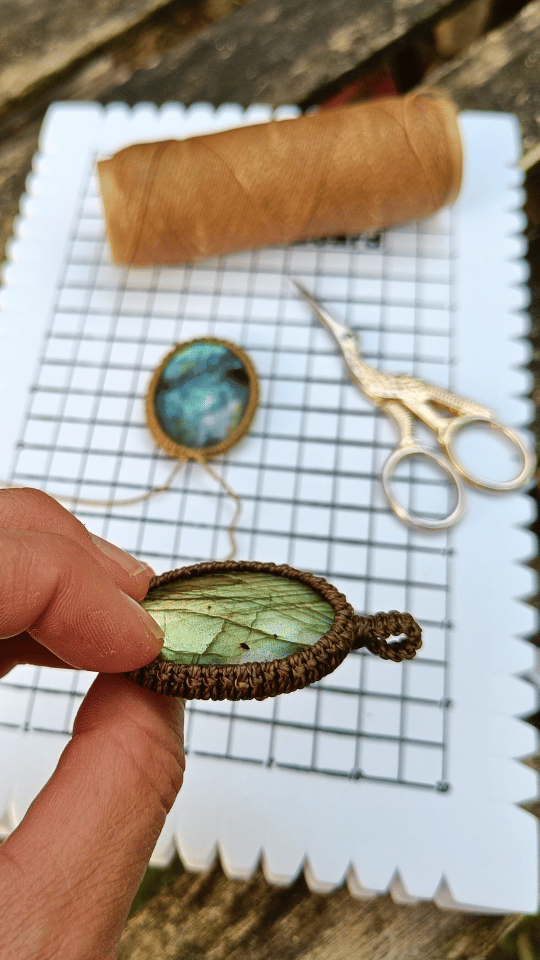 Zaterdag 20 september Workshop Halsketting met edelsteen in macrame