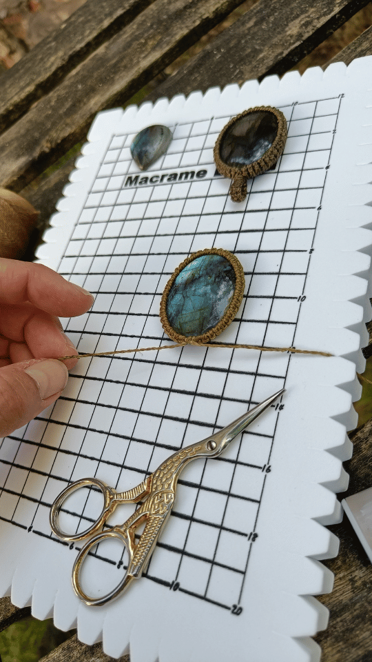 Zaterdag 20 september Workshop Halsketting met edelsteen in macrame