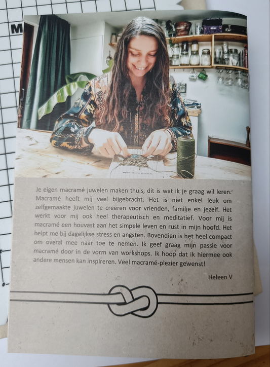 Papieren handleiding boekje macramé stone wrapping