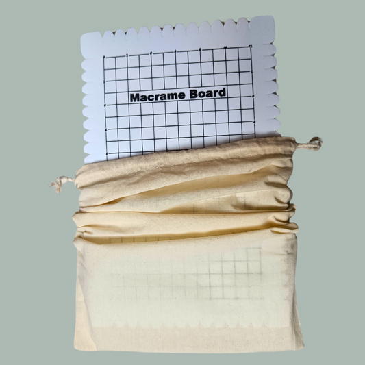 Macramé bord met opbergzakje