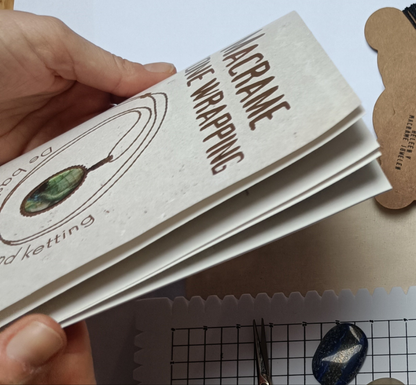 Papieren handleiding boekje macramé stone wrapping